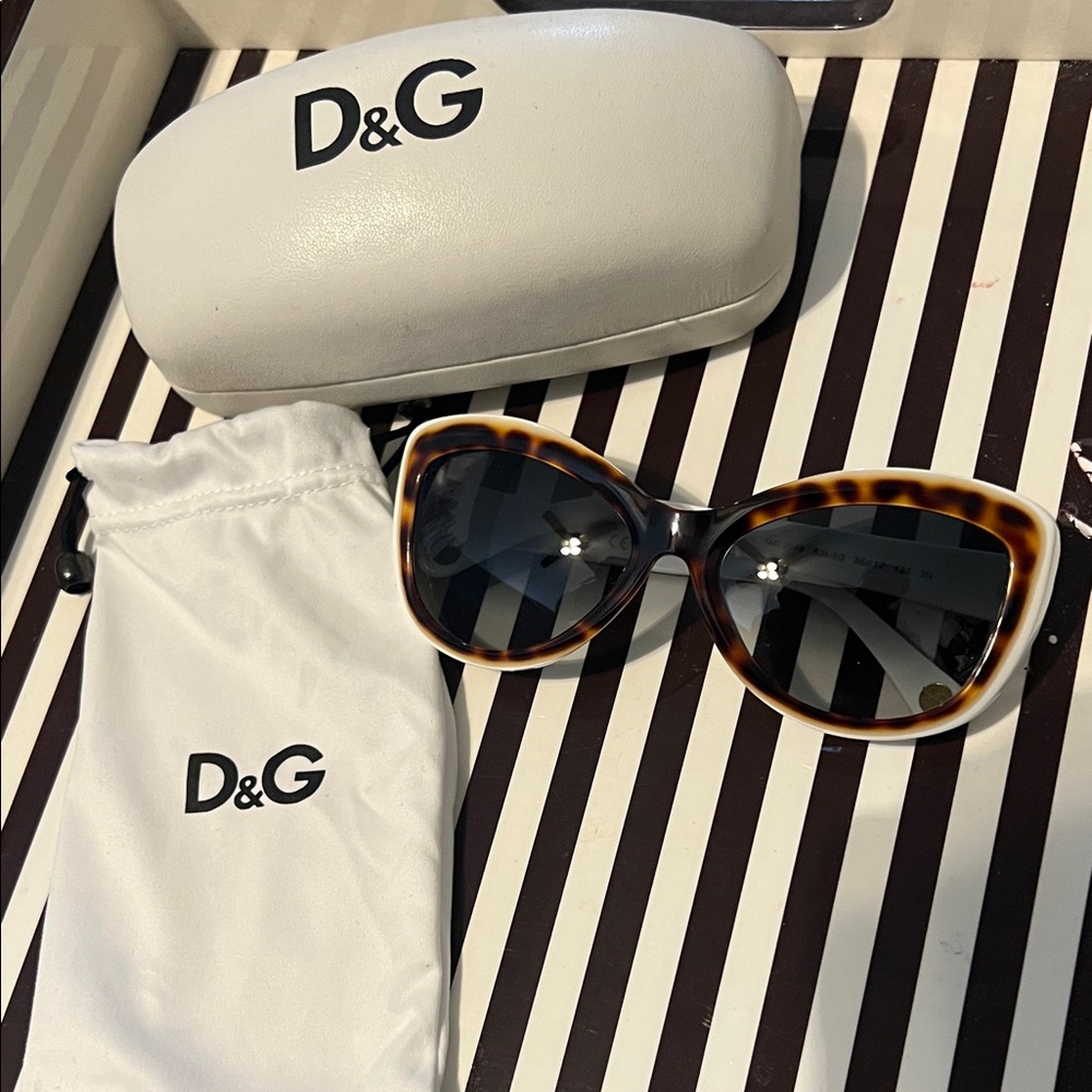 D&G Dolce & Gabbana tortoise sunglasses